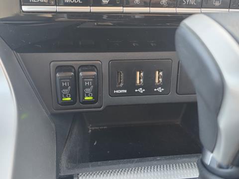 2024 Mitsubishi Pajero Sport - Thumbnail