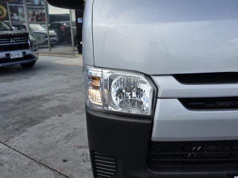 2017 Toyota Hiace - Thumbnail