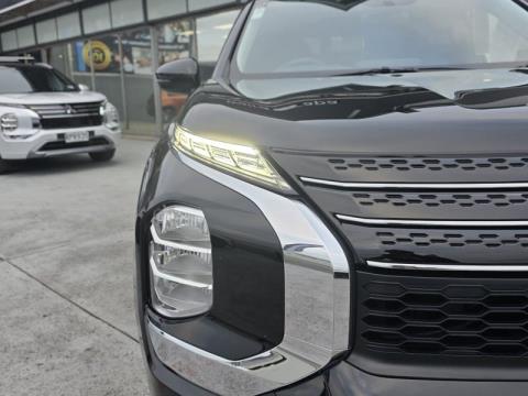 2022 Mitsubishi Outlander - Thumbnail