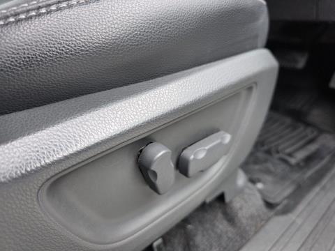2015 Mitsubishi Pajero Sport - Thumbnail