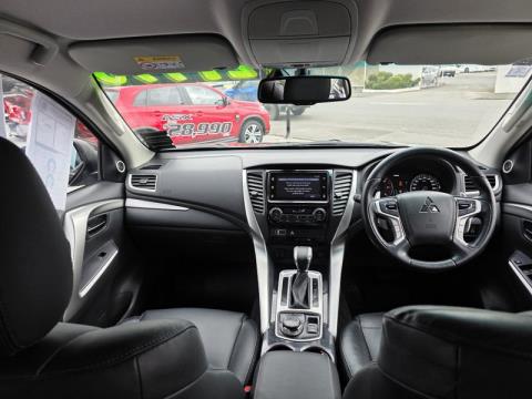 2015 Mitsubishi Pajero Sport - Thumbnail