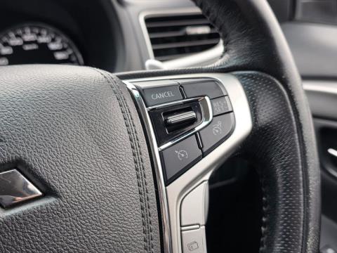 2015 Mitsubishi Pajero Sport - Thumbnail