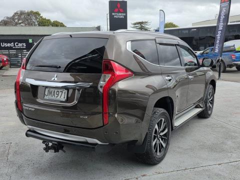2015 Mitsubishi Pajero Sport - Thumbnail