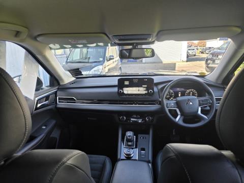 2022 Mitsubishi Outlander - Thumbnail