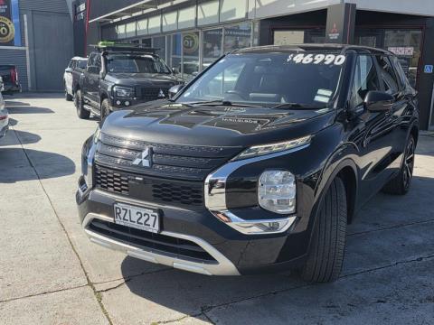 2022 Mitsubishi Outlander - Thumbnail