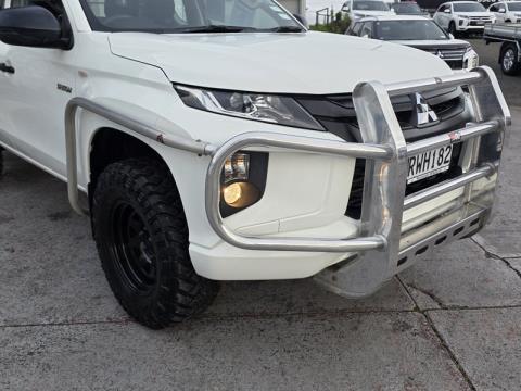 2020 Mitsubishi Triton - Thumbnail