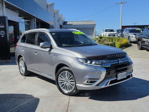 2020 Mitsubishi Outlander - Thumbnail