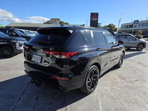 2022 Mitsubishi Outlander - Thumbnail
