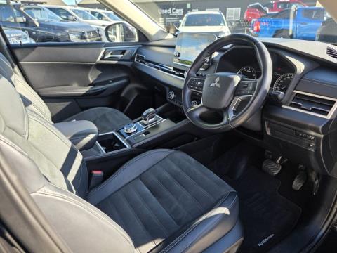 2022 Mitsubishi Outlander - Thumbnail