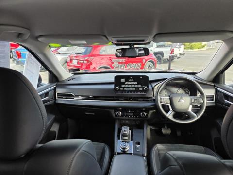 2024 Mitsubishi Outlander - Thumbnail