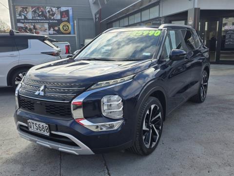2024 Mitsubishi Outlander - Thumbnail