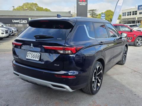 2024 Mitsubishi Outlander - Thumbnail