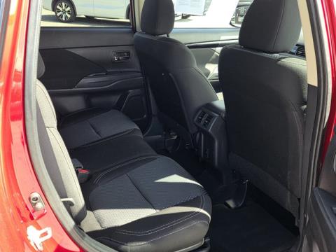 2022 Mitsubishi Outlander - Thumbnail