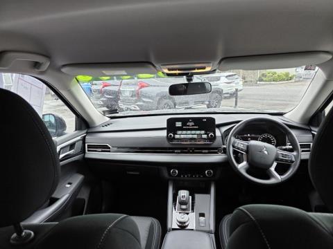 2024 Mitsubishi Outlander - Thumbnail
