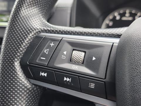 2024 Mitsubishi Outlander - Thumbnail
