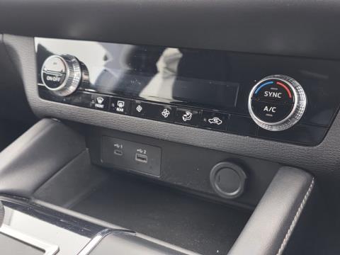 2024 Mitsubishi Outlander - Thumbnail