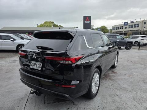 2024 Mitsubishi Outlander - Thumbnail