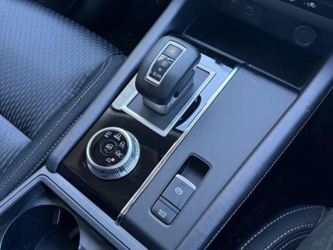 2025 Mitsubishi Outlander - Thumbnail