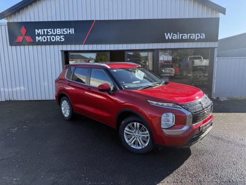 2025 Mitsubishi Outlander - Thumbnail