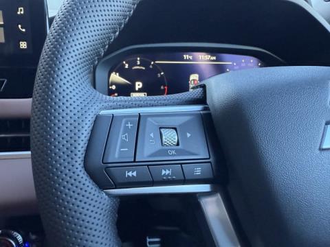 2025 Mitsubishi Outlander - Thumbnail