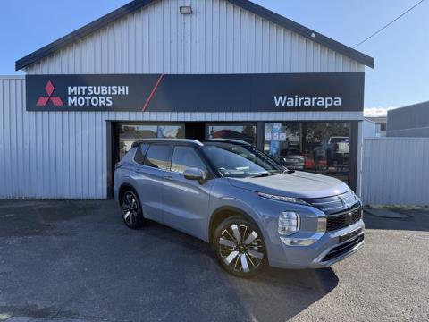 2025 Mitsubishi Outlander - Thumbnail
