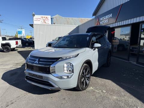 2025 Mitsubishi Outlander - Thumbnail