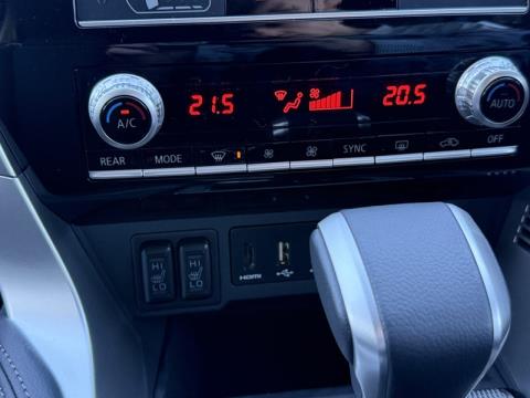 2025 Mitsubishi Pajero Sport - Thumbnail