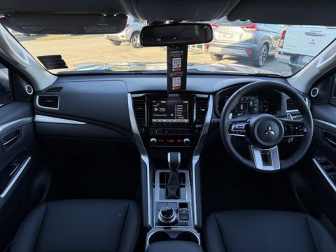 2025 Mitsubishi Pajero Sport - Thumbnail