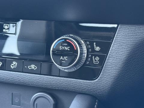 2025 Mitsubishi Outlander - Thumbnail