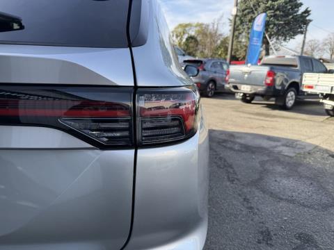2025 Mitsubishi Outlander - Thumbnail