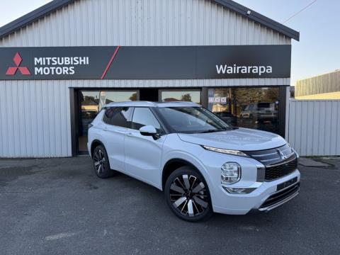 2025 Mitsubishi Outlander - Thumbnail