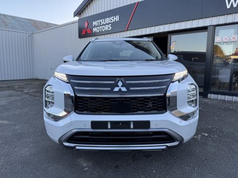 2025 Mitsubishi Outlander - Thumbnail