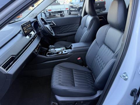 2025 Mitsubishi Outlander - Thumbnail