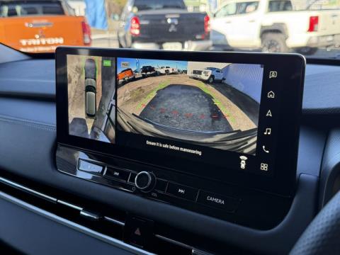 2025 Mitsubishi Outlander - Thumbnail