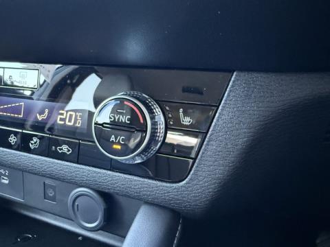 2025 Mitsubishi Outlander - Thumbnail