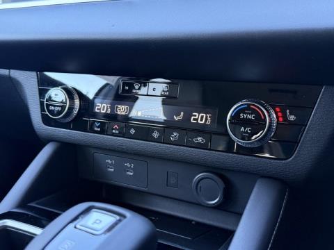 2025 Mitsubishi Outlander - Thumbnail