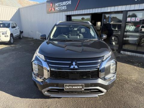2025 Mitsubishi Outlander - Thumbnail