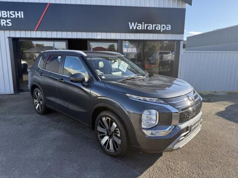 2025 Mitsubishi Outlander - Thumbnail