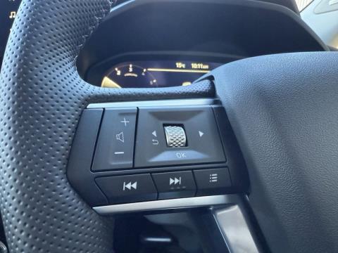 2025 Mitsubishi Outlander - Thumbnail