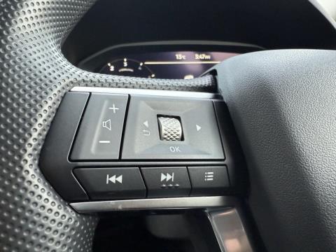 2025 Mitsubishi Outlander - Thumbnail