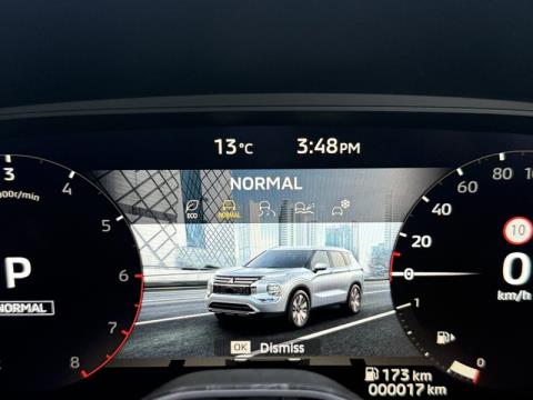 2025 Mitsubishi Outlander - Thumbnail