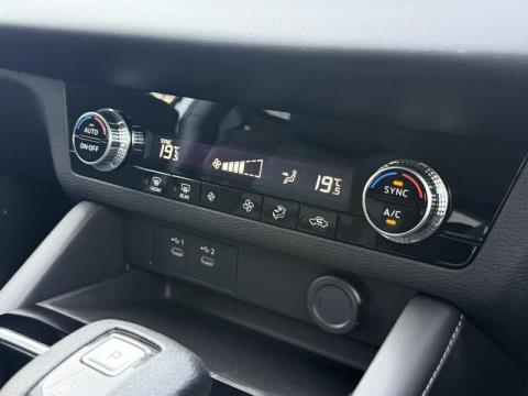 2025 Mitsubishi Outlander - Thumbnail