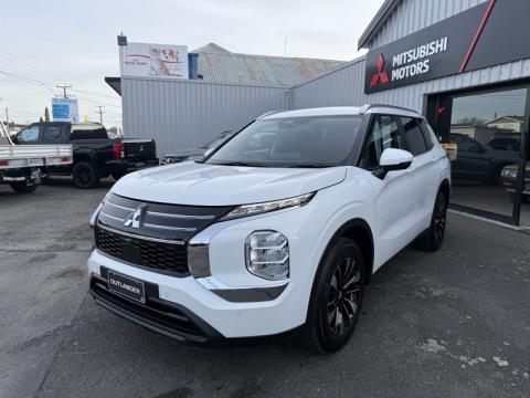 2025 Mitsubishi Outlander - Thumbnail