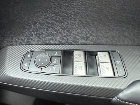 2025 Mitsubishi Outlander - Thumbnail