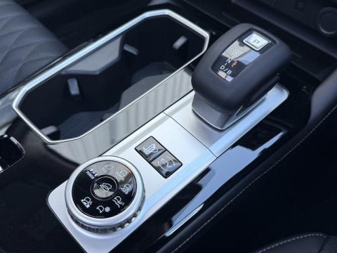 2025 Mitsubishi Outlander - Thumbnail
