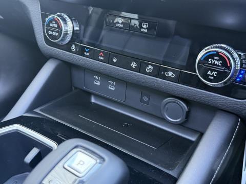 2025 Mitsubishi Outlander - Thumbnail