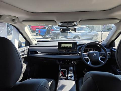 2025 Mitsubishi Outlander - Thumbnail