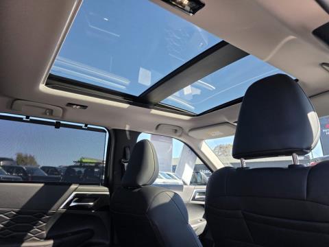 2025 Mitsubishi Outlander - Thumbnail