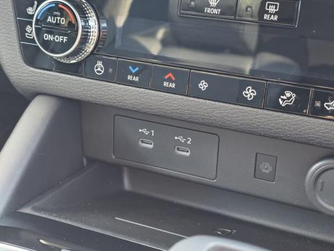 2025 Mitsubishi Outlander - Thumbnail