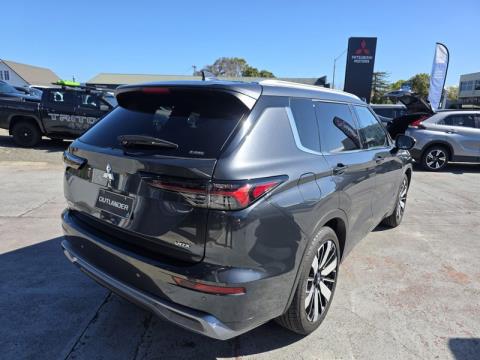 2025 Mitsubishi Outlander - Thumbnail